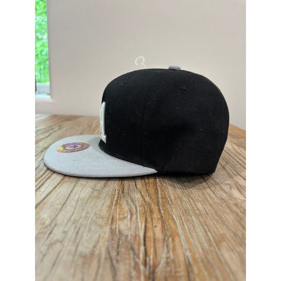 LA Los Angeles Gray Black Snapback Bullbot NEW Baseball Cap - Picture 3 of 6